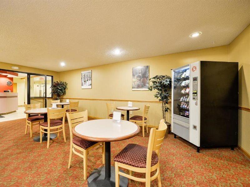 Americas Best Value Inn - East Syracuse Exterior photo